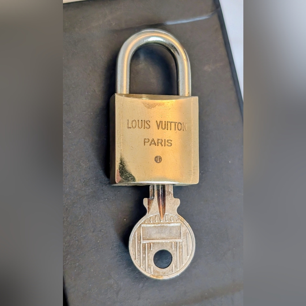 Louis Vuitton Padlock key set‎
